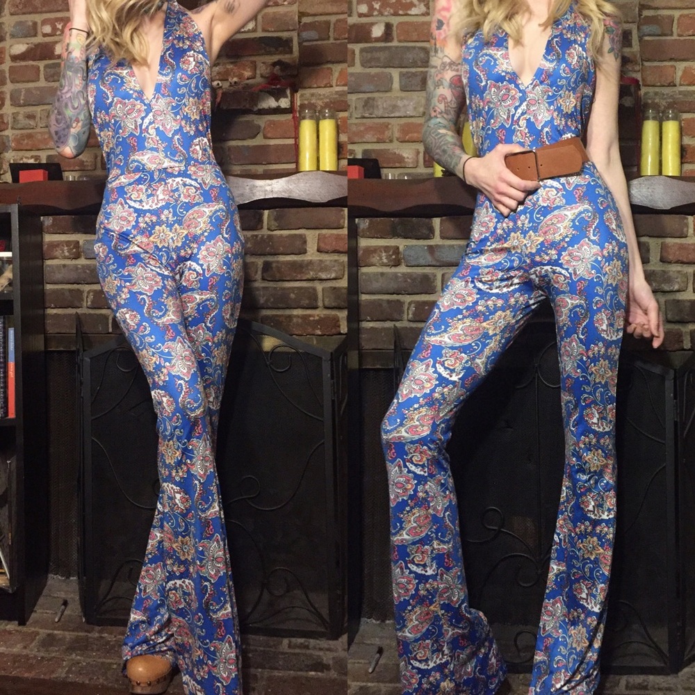 💙NEW COLOR💙 Plunge front open back jumpsuit - Picture 4 of 8